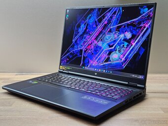 18" 240HZ_PREDATOR HELIOS 18_i9-14900HX_32GB_RTX 4070 8GB - 3