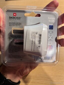 Cestovní adaptér UK - 3