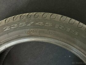 Letní pneumatiky Pirelli a Barum 235/45 R18 - cca 5 mm - 3