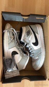 tenisky Air Jordan 1 Mid Light Smoke Grey - 3