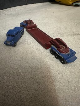Staré kovové auto - 3