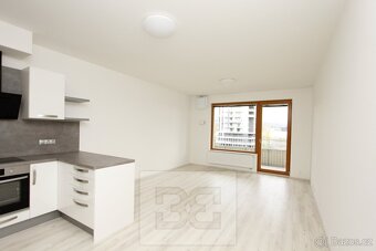 Prostorný byt 2+kk s terasou a garážovým stáním v Modřanech, - 3