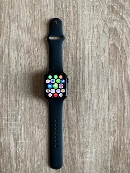 Apple Watch 7 45 mm s příslušenstvím - 3