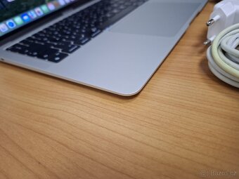 Macbook Air 13 palců M1 chip 8 GB RAM 256 SSD - 3