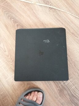 Prodám herní konzolu Sony ps4 - 3