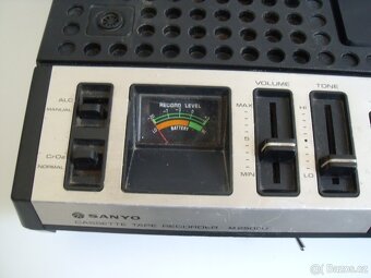 Magnetofon SANYO - 3