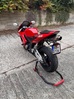 Honda CBR 600RR 2004 - 3