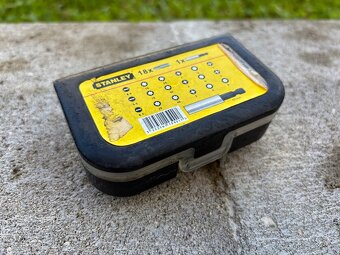 Sada bitů STANLEY v plastovém pouzdře – 12 ks + nástavec - 3