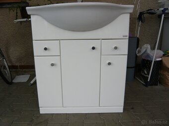 stolek umyvadlo zrcadlo - 3