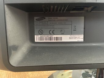 Prodám 2x LCD monitor (BenQ + Samsung) - 3