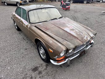 Jaguar XJ6 - 3