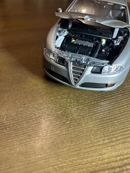 Alfa Romeo GT 1:18 Welly - 3
