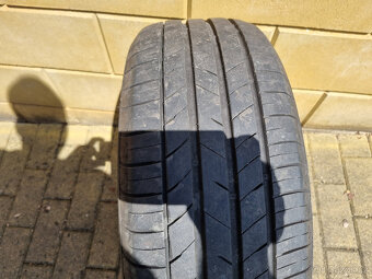 Prodám letní pneu 215/55R16 - 3