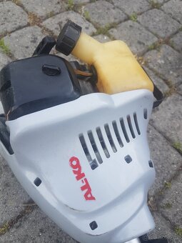 Prodám 2 křovinořezy plně funkční - 3