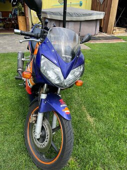 HONDA CBR 125R REPSOL - 3