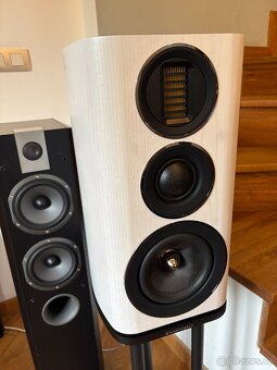 Wharfedale EVO 4.2 (bílá) + originální stojany Wharfedale - 3