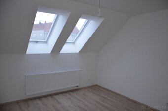 Pronájem bytu Sadská centrum světlý 2+kk 60m2 - 3
