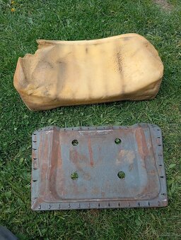 Zetor 4011-6945, polštáře sedačky. - 3