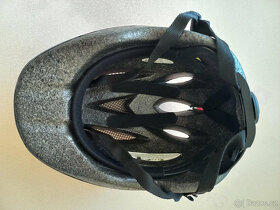 Prodám dětskou helmu a chrániče. - 3