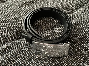 Kožený opasek s přezkou se znakem českého lva stříbrné barv - 3