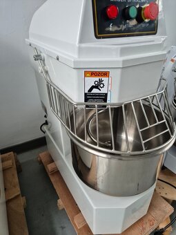 HNĚTAČ TESTA SPIRÁROLVÝ HNĚTAČ TĚSTA 30 L - 3