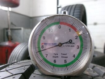215/60 R17 DUNLOP (7,5mm) č.15598 - 3