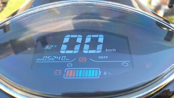Elektroskútr e-scooter E.F.O EV 4000 Golden Lion retro Vespa - 3