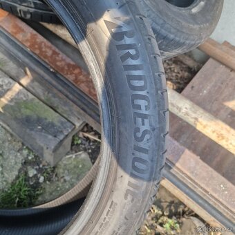 PRODÁM 2 LETNÍ PNEU BRIDGESTONE 245/45/20, CENA JE ZA 2 KUSY - 3