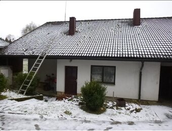 Prostorný zděný patrový rodinný dům v obci Mrákov - 3