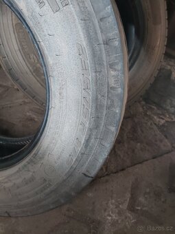 Pneu Pirelli 235/75 R17,5 - 3