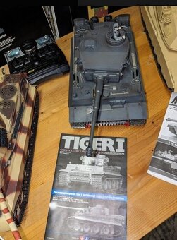 modelářství 3 tanky Tamiya + kolový nakladač Amewi, použité - 3