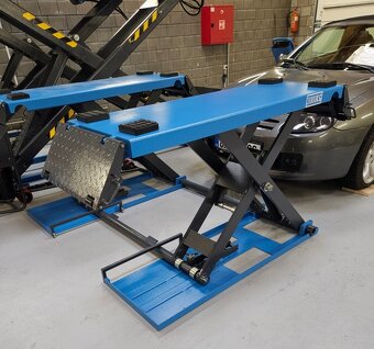 Mobilní nůžkový zvedák - 3