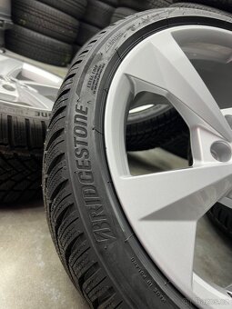 Audi a3, golf, Octavie r18 225/40 nejeté zimní - 3