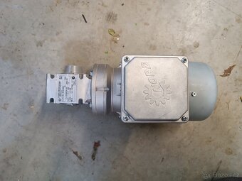 Elektromotor s převodovkou - 3