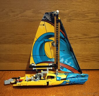 Lego technic závodní jachta - 3