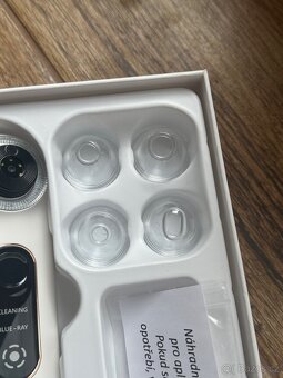 Vysavač na černé tečky a póry - 3