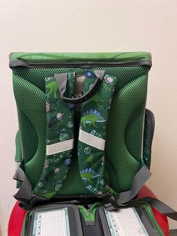 Prodám školní batoh s penálem. - 3