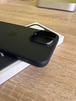 Originální kryt Apple iPhone 15 Pro Max - silikonový, černý - 3