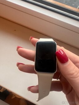 Chytrý náramek Samsung Galaxy fit 3 střilbrno bílý - 3