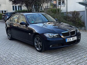 BMW E90 320i 110kW Xenony ALU R17 Tempomat El. tažné - 3