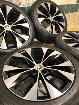 Alu kola Škoda R18 5X112 ZÁNOVNÍ ZIMNÍ PNEU 235/45 R18 8,5mm - 3
