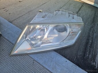 Škoda Octavia II - xenony - přední světla - - 3