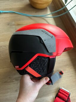 Lyžařská helma Atomic a lyžařské brýle Atomic - 3