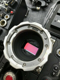 Kamera RED Epic Dragon 6K s bajonetem EF a PL a sadou příslu - 3