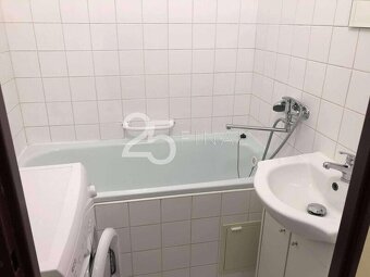 Pronájem udržovaného bytu 2+kk s balkonem a výtahem, tř. T. - 3