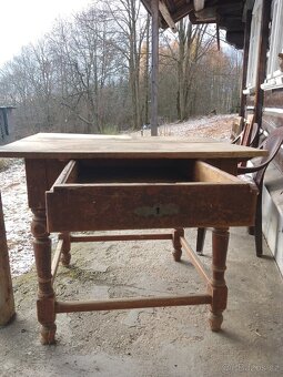 Starý dřevěný stůl - 3