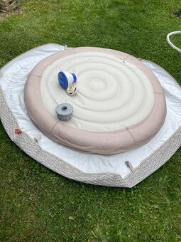 Vířivý bazén - 3