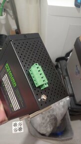 TREE 16 TX Metall 2GE 14 FE - Unmanaged Gigabit Switch - 3