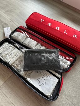 3v1 Tesla lékárnička trojúhelník vesta - 3