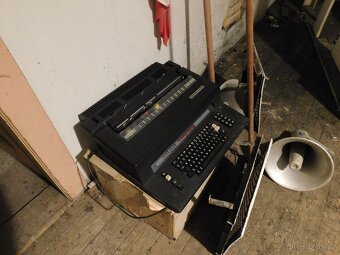 Starý psací stroj Robotron S 6130 - 3